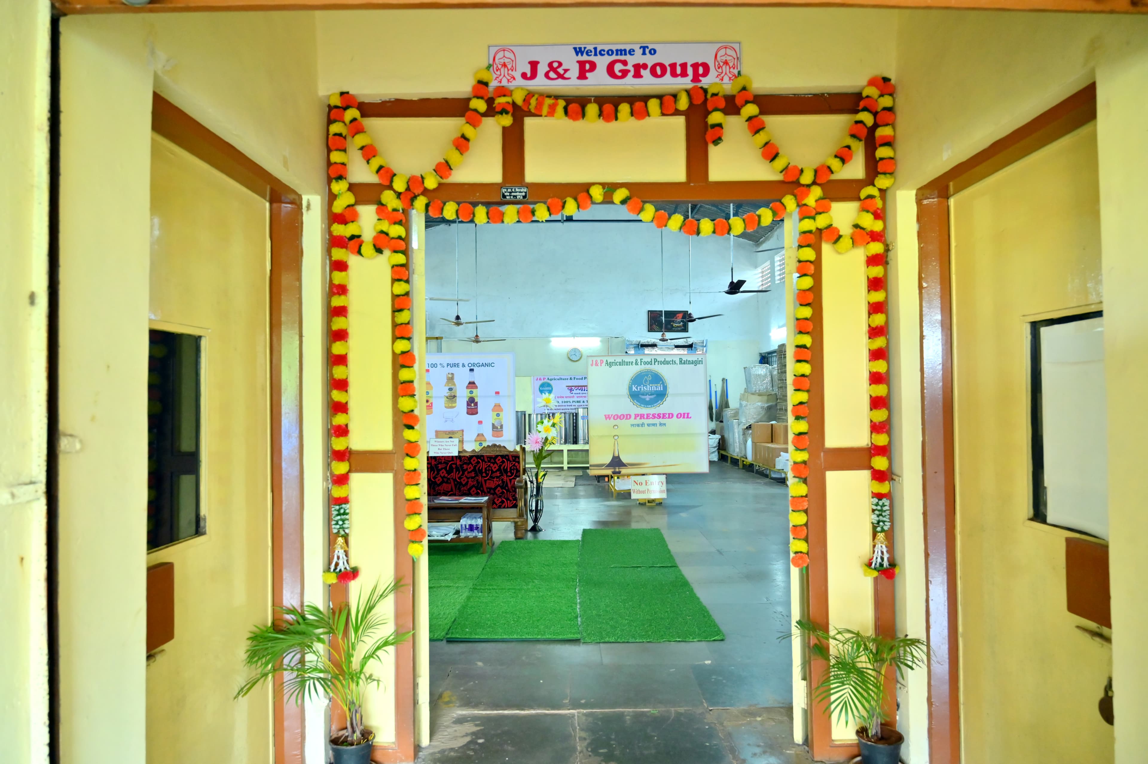 Traditional wood pressed oil extraction process